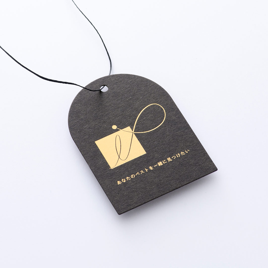 箔押しの下げ札　おしゃれなカタチ