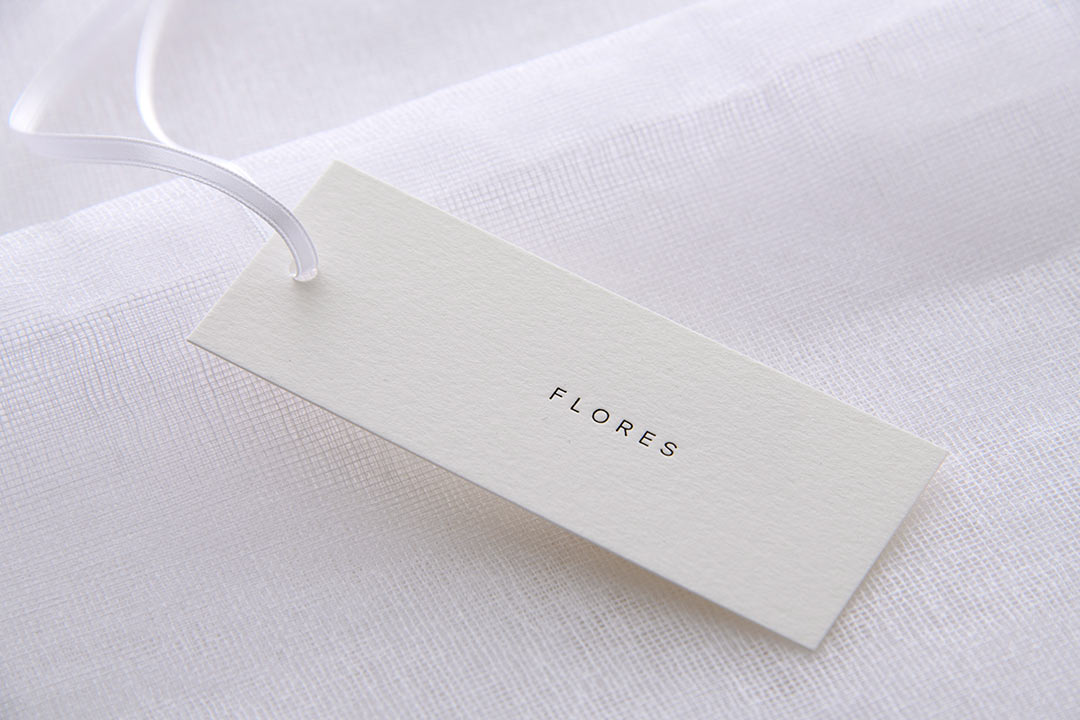 下げ札　アパレルタグ　箔押し名入れ